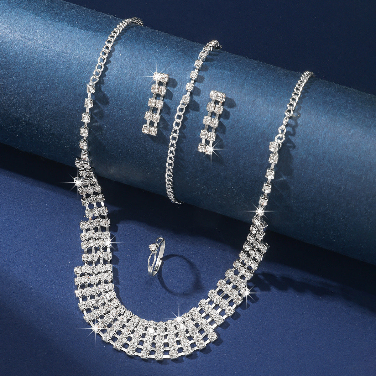"Claw Chain 4-Piece Jewelry Set – Necklace, Bracelet, Earrings & Ring"