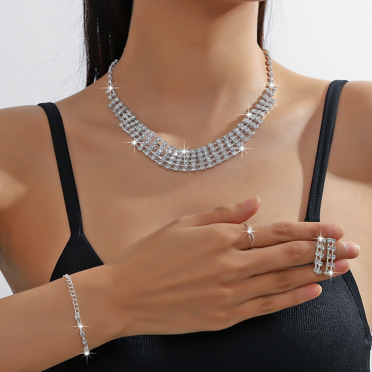 "Claw Chain 4-Piece Jewelry Set – Necklace, Bracelet, Earrings & Ring"